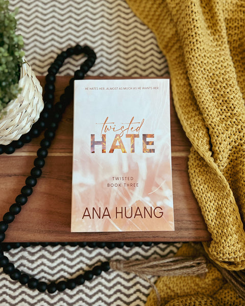  Twisted Hate (Twisted, 3): 9781728274881: Huang, Ana